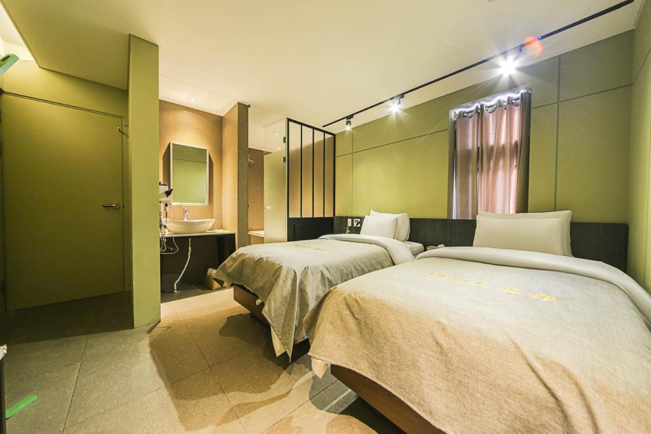 Hotel Myeongjak Cshuncshon Kültér fotó