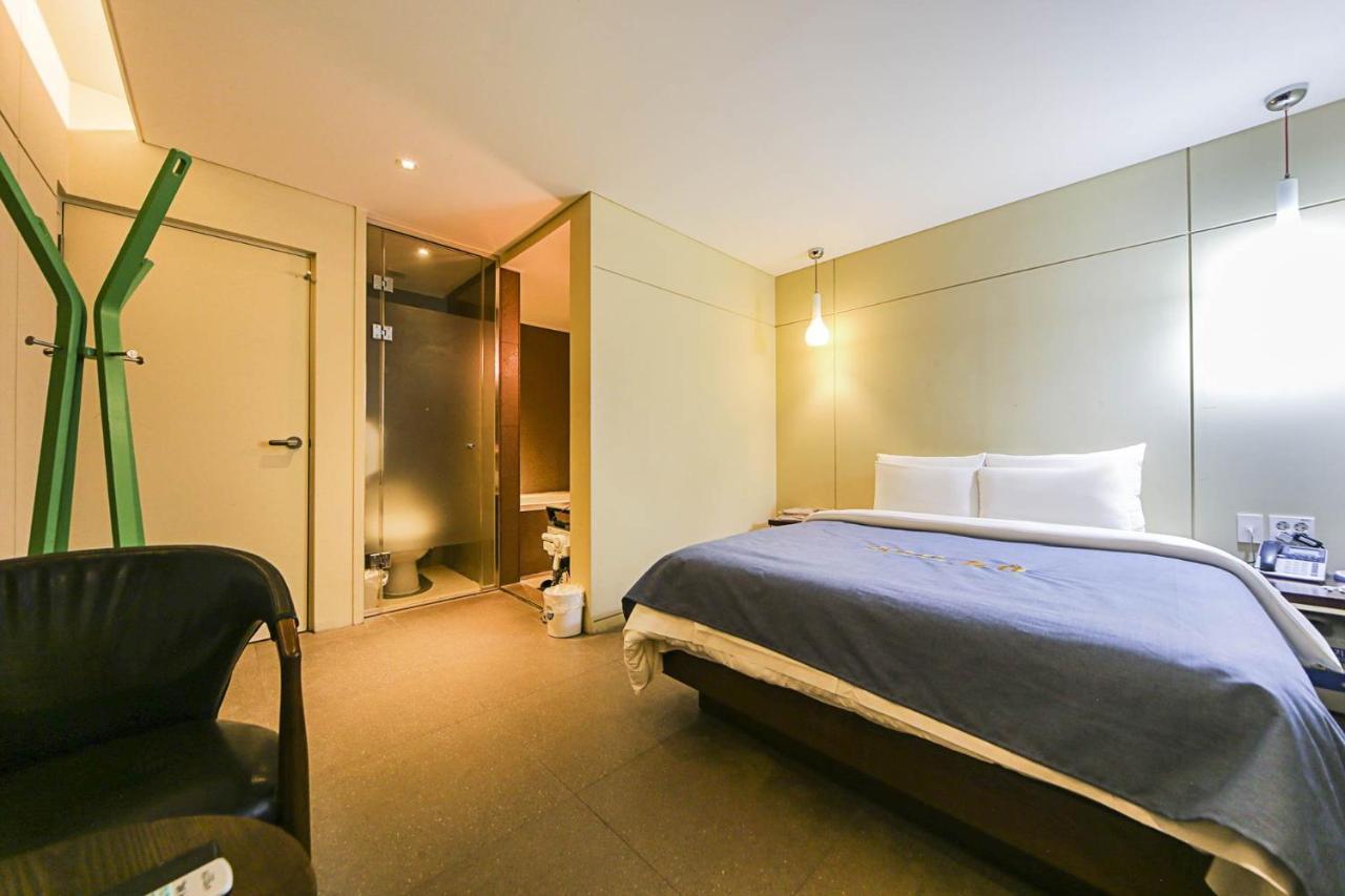 Hotel Myeongjak Cshuncshon Kültér fotó