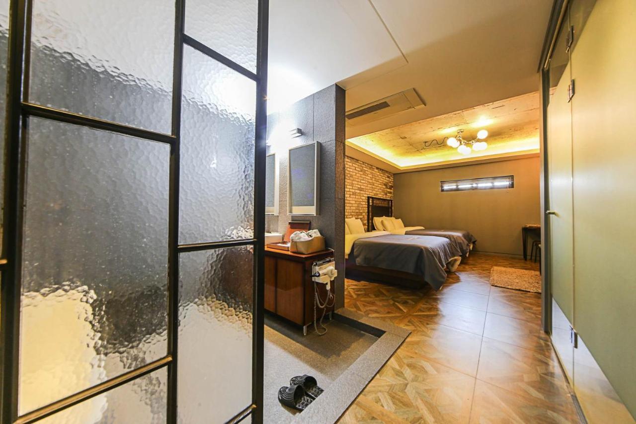 Hotel Myeongjak Cshuncshon Kültér fotó