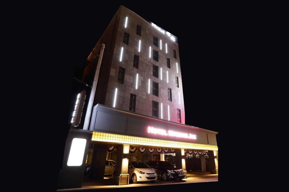 Hotel Myeongjak Cshuncshon Kültér fotó
